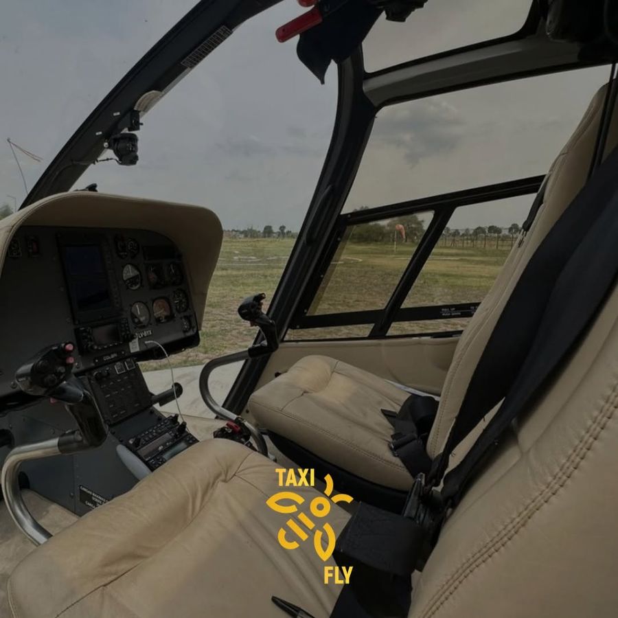 Cabina de helicóptero con asientos de cuero